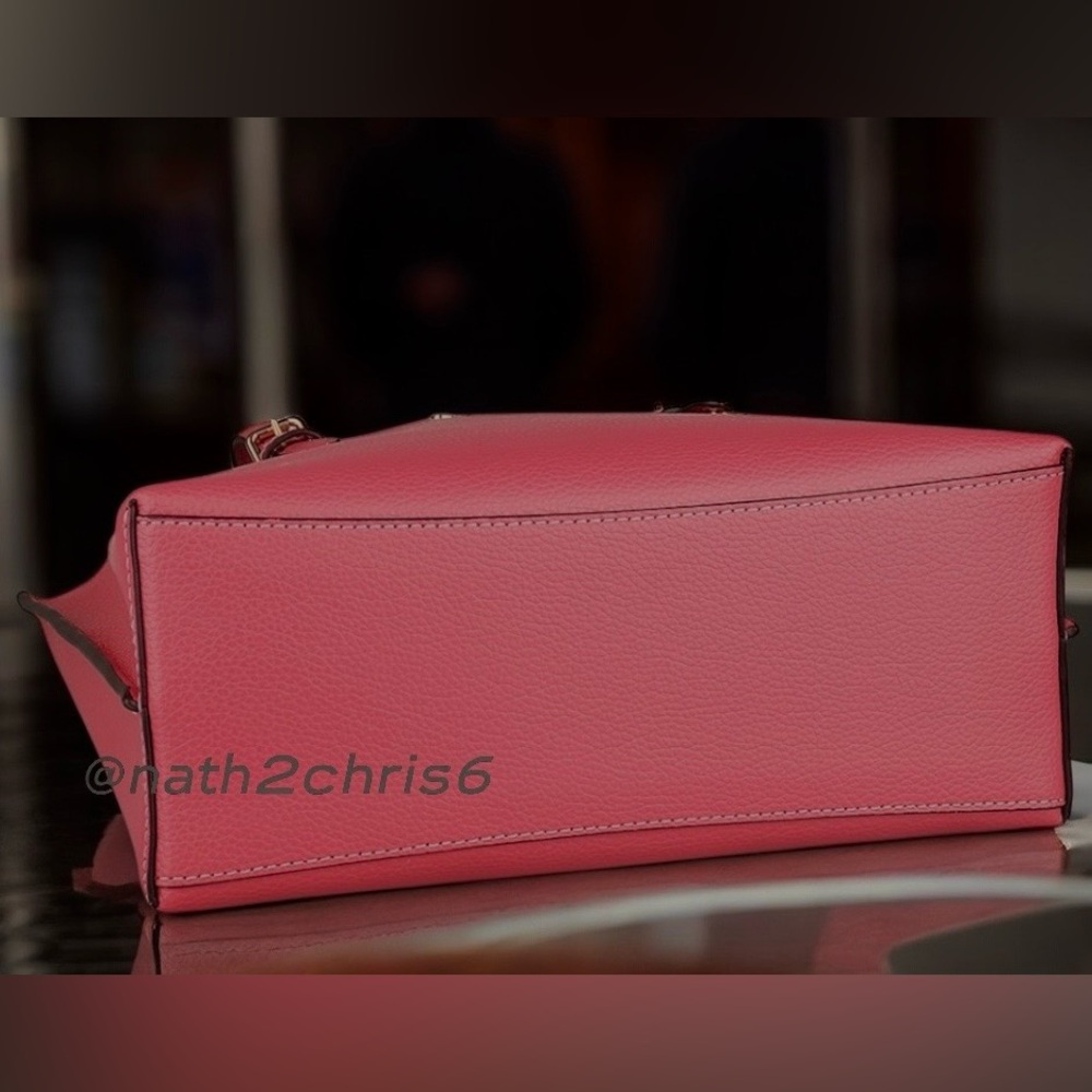Coach Mollie 25 Tote Bag. EUC - Picture 2 of 16